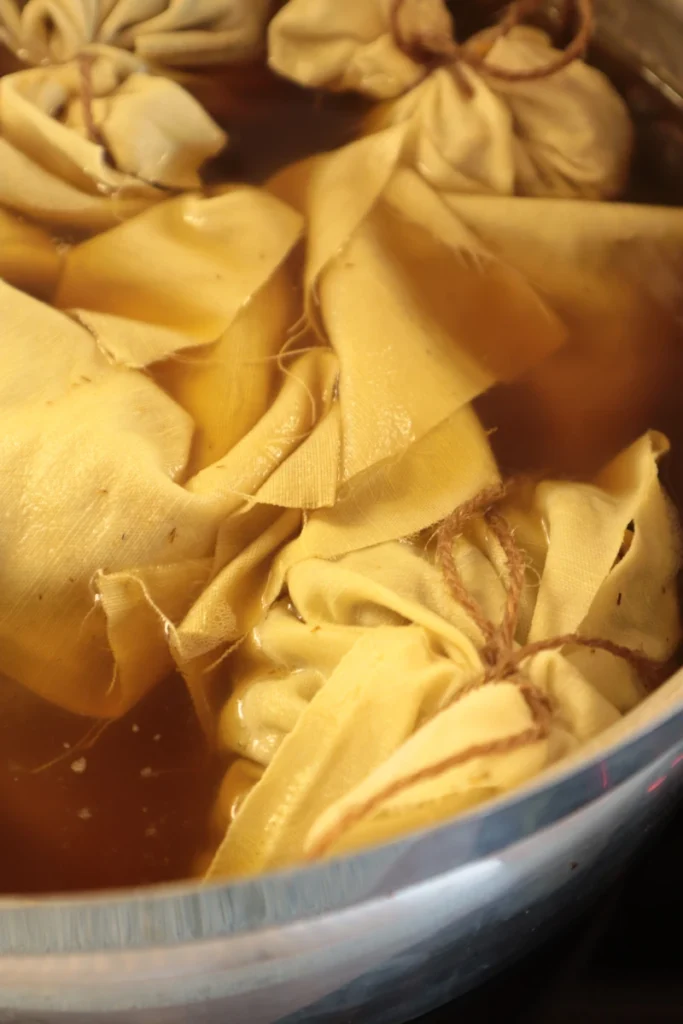 Gelbe Stoffe im Färbebad