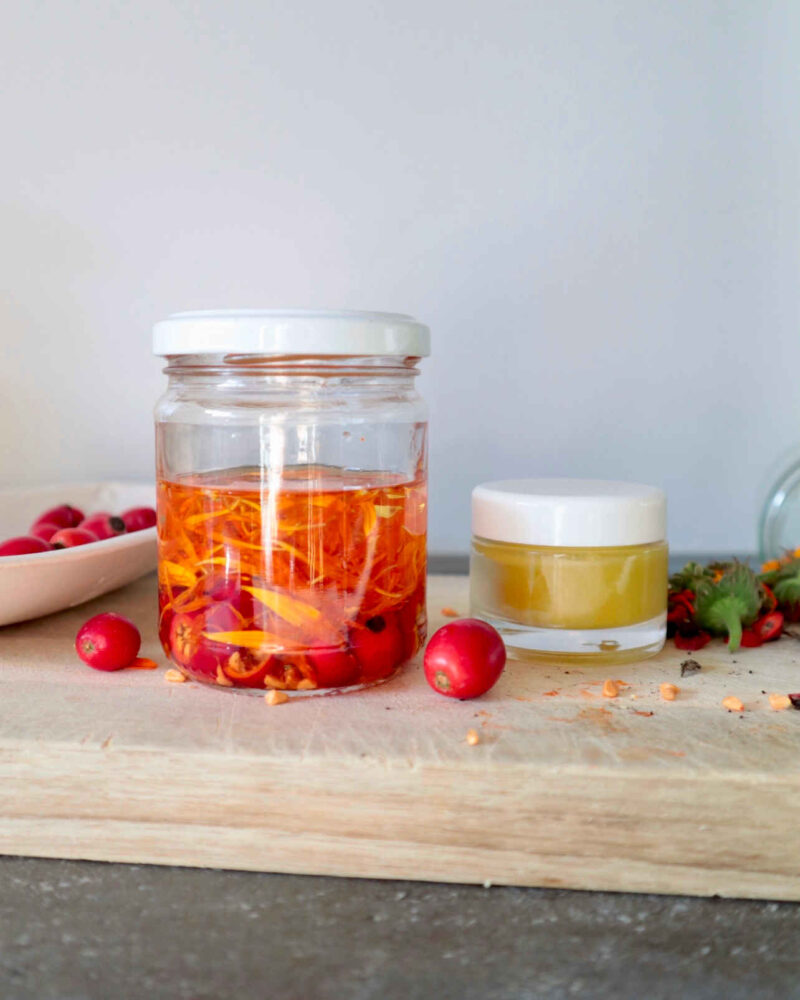 Ölauszug mit Ringelblumenblüten