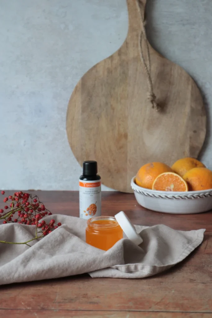 Orange Creme in einem offenen Tiegel